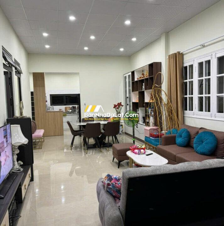 Z6840744983225_b853d1bbb33bac93f1089db2fbb06e0d133979655806715450