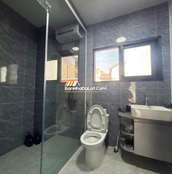 z6879920108131_506b50e041611595324478fb6374aa2d