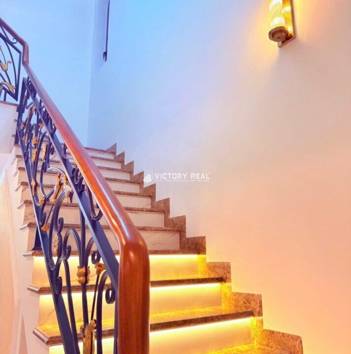 Z7124842553424_052f8d1fc295a2f0f2eb3f30b2e685cc134051365302317825