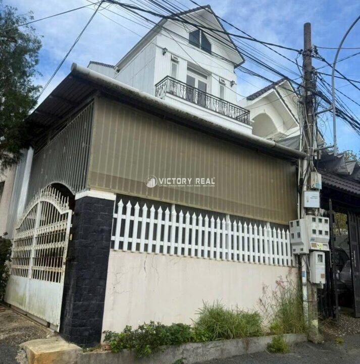 z7212123072084_a3a26560f1f3d7d86a25bb2b4861a621