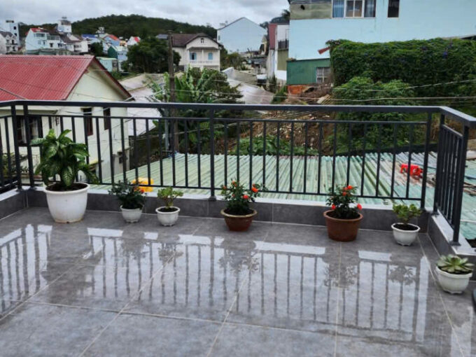 🕍 Bán nhà đường Hồ Xuân Hương – trung tâm Đà Lạt – có sân thượng thoáng đẹp