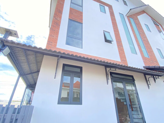 🕍 Bán nhà mới xây, giá tốt – hẻm xe hơi đường Nguyễn Hữu Cầu, Đà Lạt