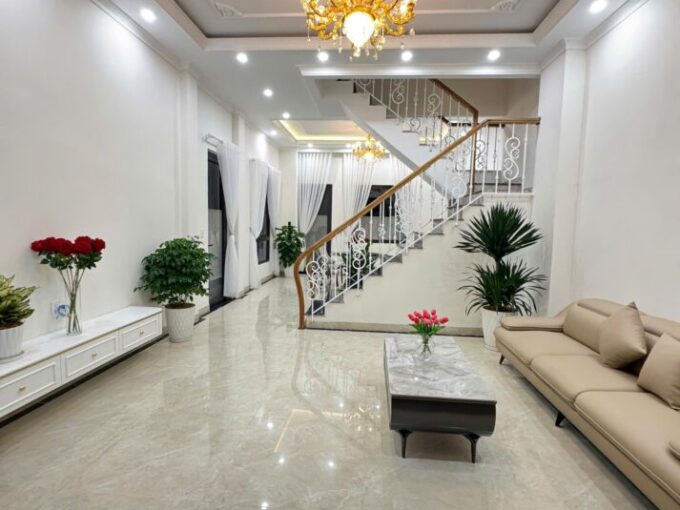 HẺM XE HƠI LỚN (>6M) TRỊNH HOÀI ĐỨC, P.11, ĐÀ LẠT 🔥NHÀ PHỐ ĐẸP GIÁ SỐC –